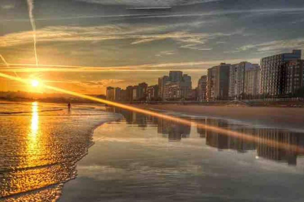 Apartamento A 100Metros De La Playa De San Lorenzo Хихон Экстерьер фото